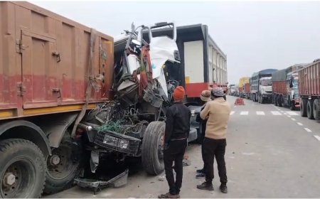 गिधा के पास फोरलेन पर हाईवा–ट्रक की भीषण टक्कर, चालक गंभीर रूप से घायल