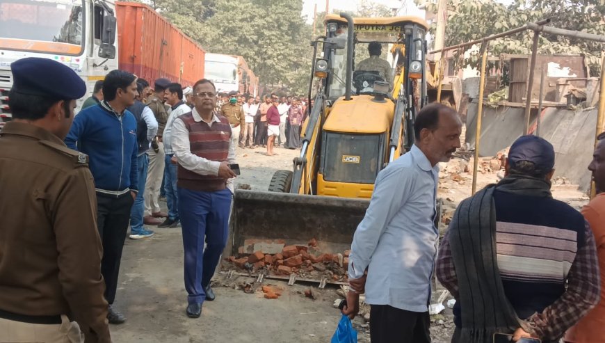 कोईलवर में दूसरे दिन भी चला अतिक्रमण हटाओ अभियान, कई क्षेत्रों में बुलडोजर एक्शन जारी