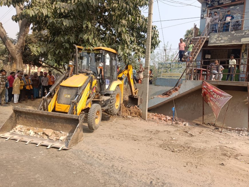 कोईलवर में दूसरे दिन भी चला अतिक्रमण हटाओ अभियान, कई क्षेत्रों में बुलडोजर एक्शन जारी