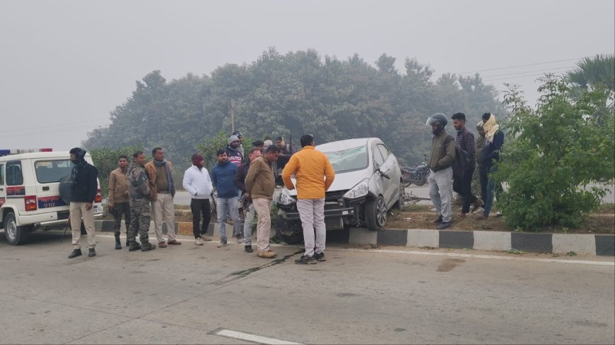 तेज रफ़्तार कार अनियंत्रित होकर पलटी, बाल बाल बचा चालक