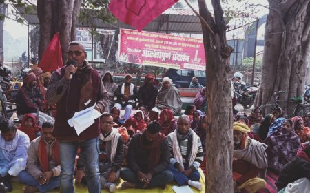 दलित एवं आर्थिक रूप से कमजोर परिवारों के आवासों पर की गई बुलडोजर कार्रवाई के विरोध में लोगों ने आंदोलन किया। इस दौरान प्रतिनिधिमंडल ने अंचलाधिकारी को मांगों से संबंधित ज्ञापन सौंपा।