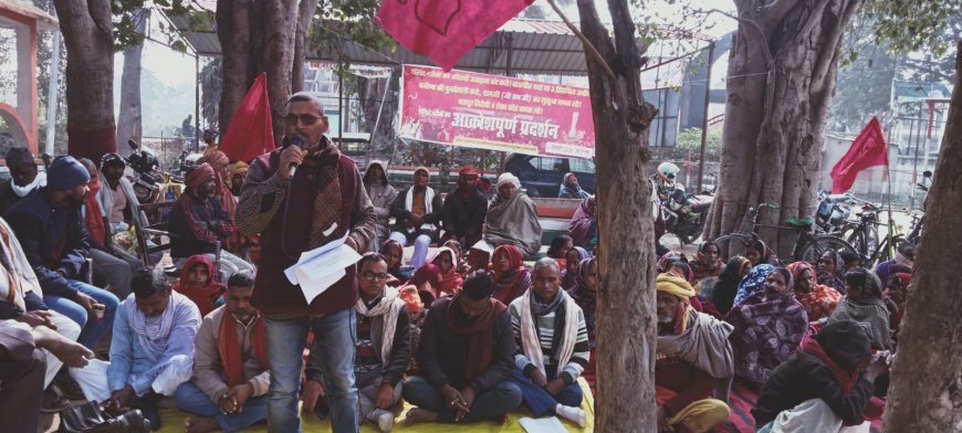 दलित एवं आर्थिक रूप से कमजोर परिवारों के आवासों पर की गई बुलडोजर कार्रवाई के विरोध में लोगों ने आंदोलन किया। इस दौरान प्रतिनिधिमंडल ने अंचलाधिकारी को मांगों से संबंधित ज्ञापन सौंपा।